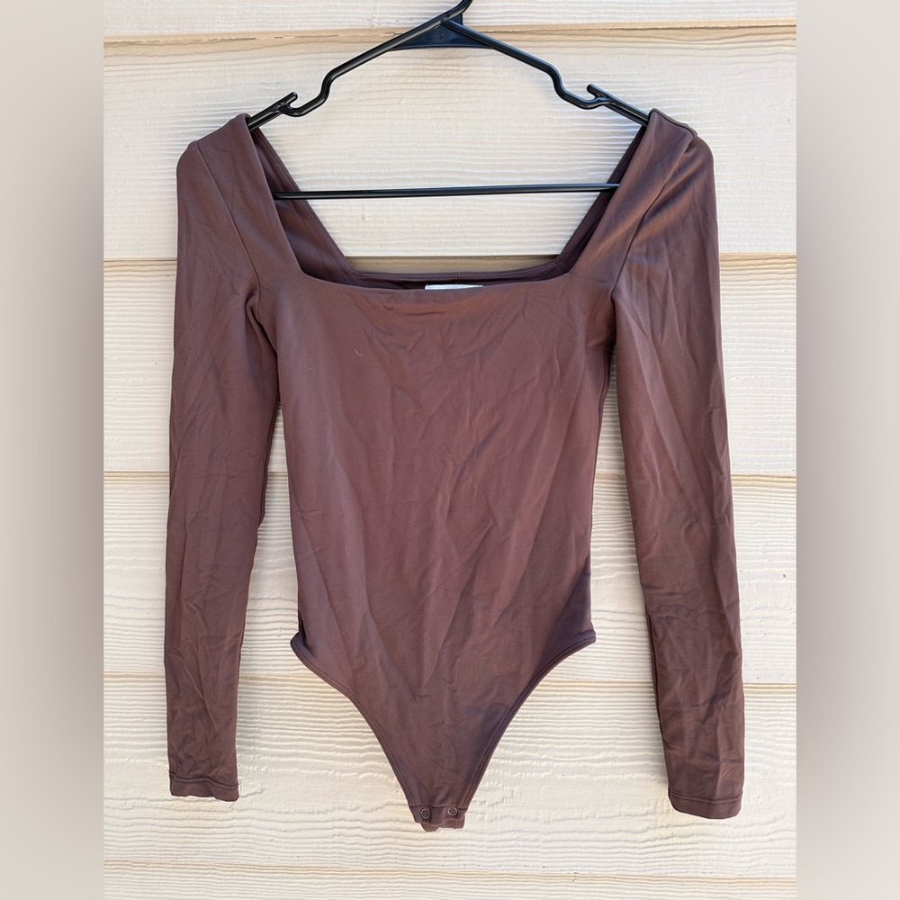 Aritzia Babaton Square Neck Long Sleeve Brown Bodysuit Size XS A6